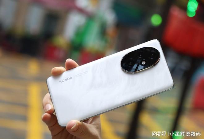 荣耀200 Pro彻底清仓12GB+512GB低至2405元100W快充+50倍变焦(图4)