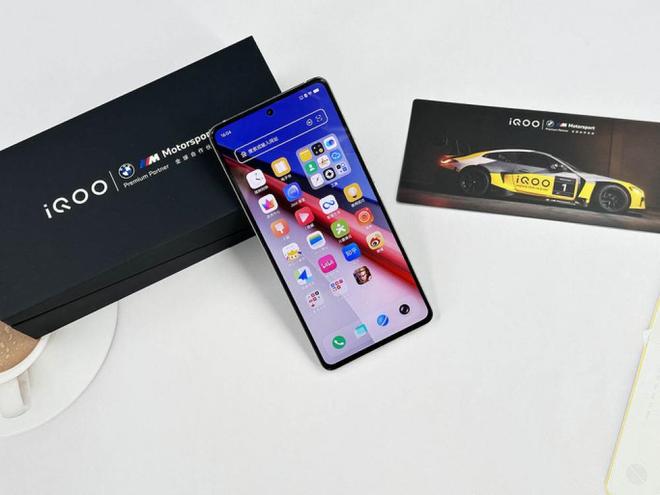 iQOO 12系列新机爆料：保持200W超快闪充电池容量提升至5000mAh(图2)